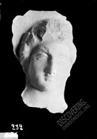 Фрагмент статуи-женская голова