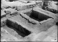Средневековые могилы № 19 и 18 в нартексе базилики